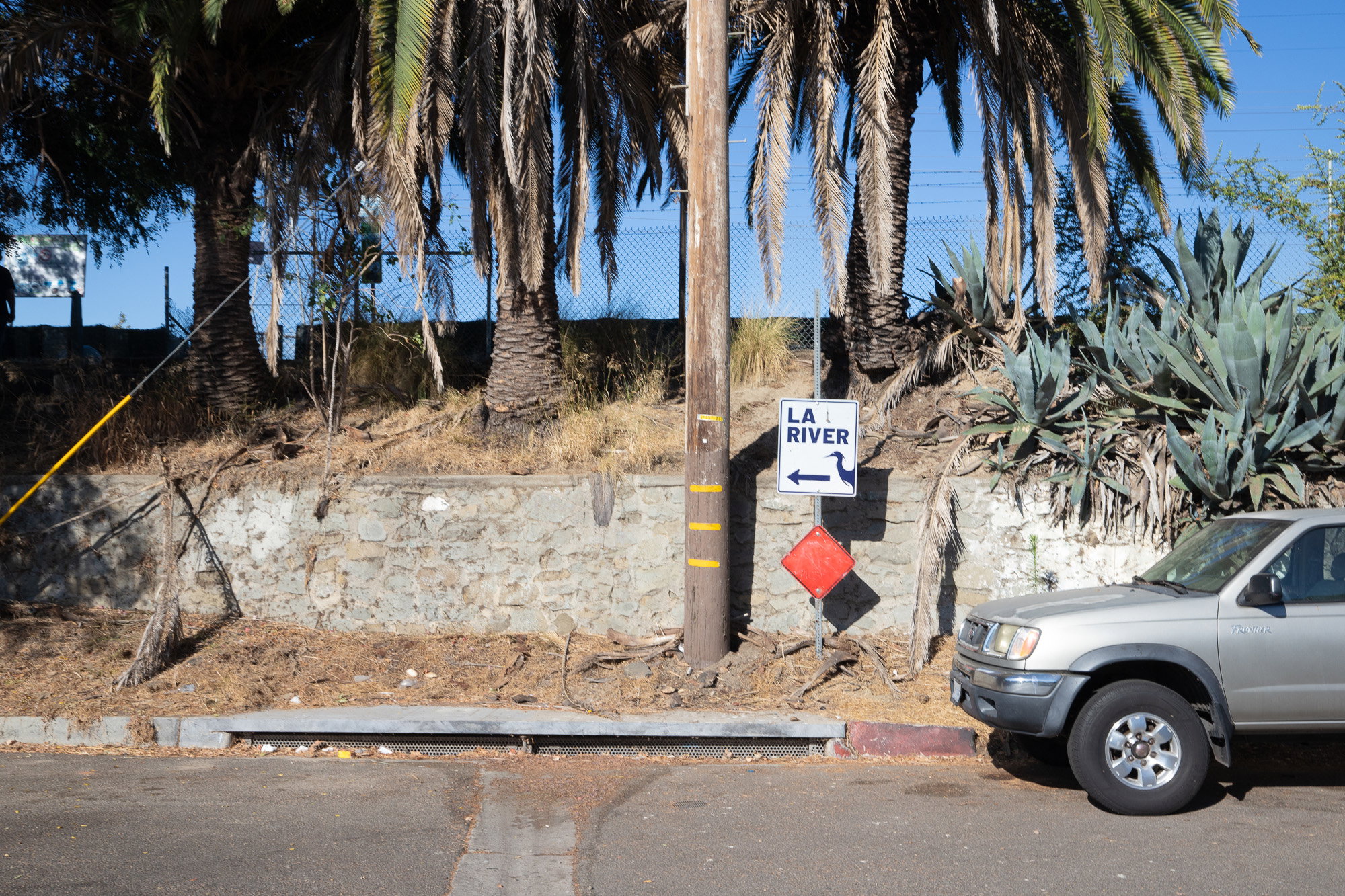 Sign to get to park